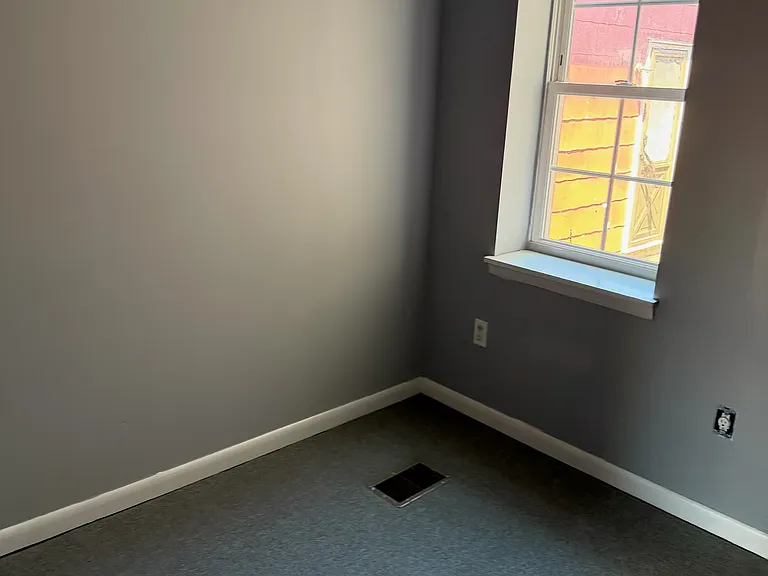 2905 N Market St — Photo 7