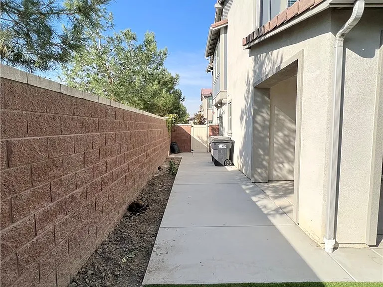 8790 Bay Laurel St — Photo 40