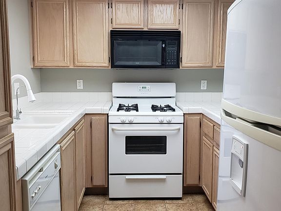 4th image of 1908 Desert Falls Ct Unit 201
