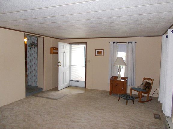 5th image of 32 Gaywood Dr