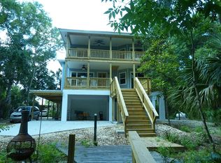 15901 W River Rd, Inglis, FL 34449