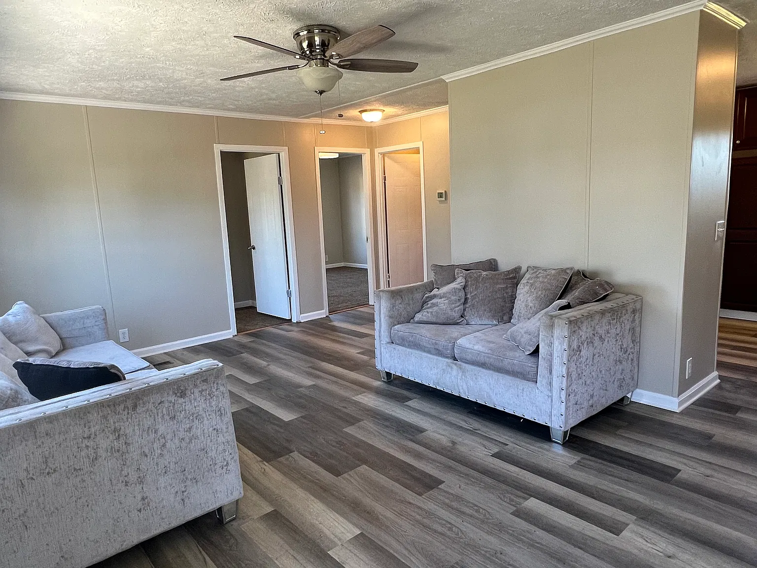 3 bed, $1,800 — Photo 2