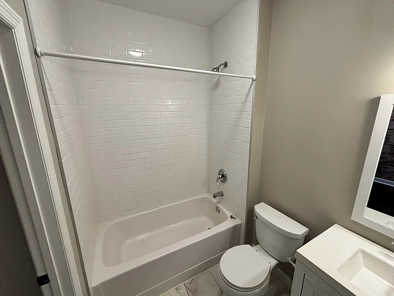 2253 Indiana Ave — Photo 17