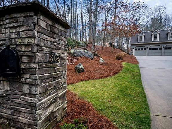 3rd image of 805 Upland Estates Dr
