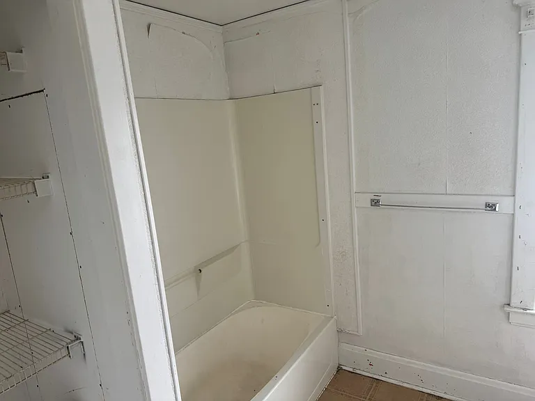 708 Hancock St — Photo 17