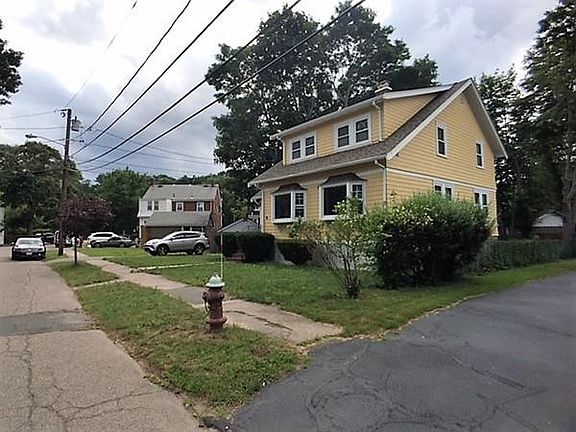 3rd image of 16 Parkway Cres