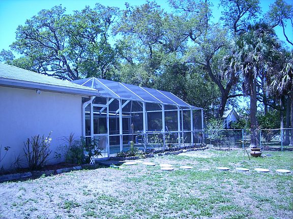 3rd image of 2347 Harbor Rd
