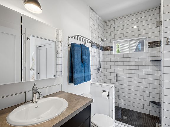 5th image of 1027 NW Albany Ave #2