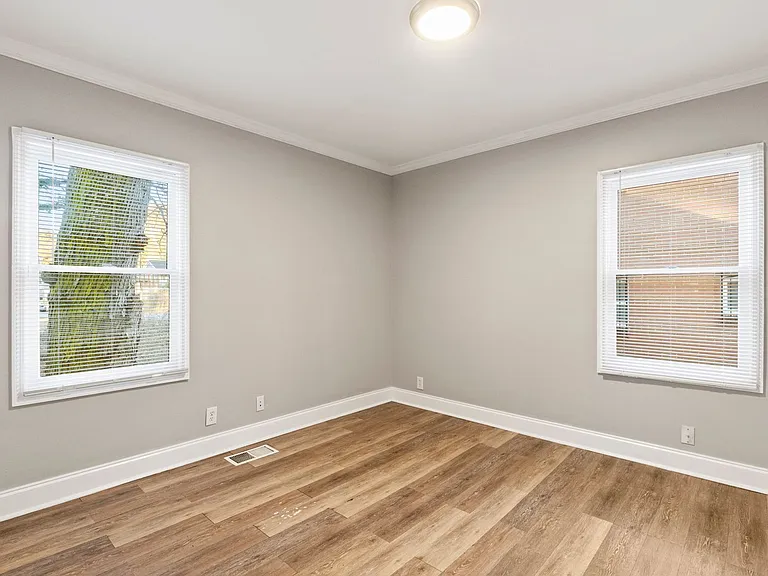 1137 White Oak Ave SW — Photo 20