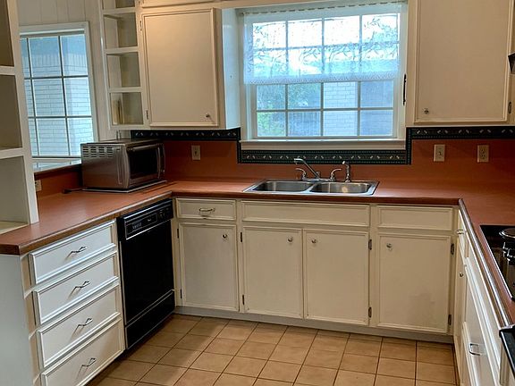 5th image of 1401 Kingfisher Dr