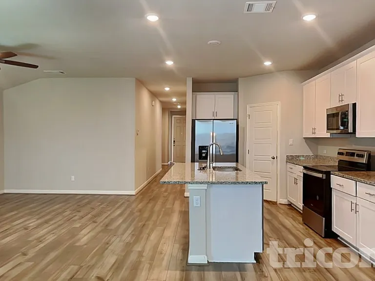 13661 Paxton Blvd — Photo 6