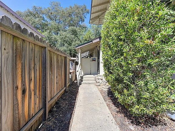 3rd image of 2645-2649 S Whitney Blvd #43aad4c1c