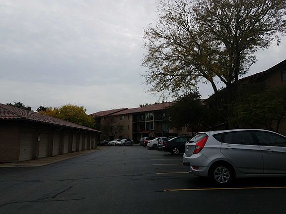 4th image of 21W581 North Ave APT 50