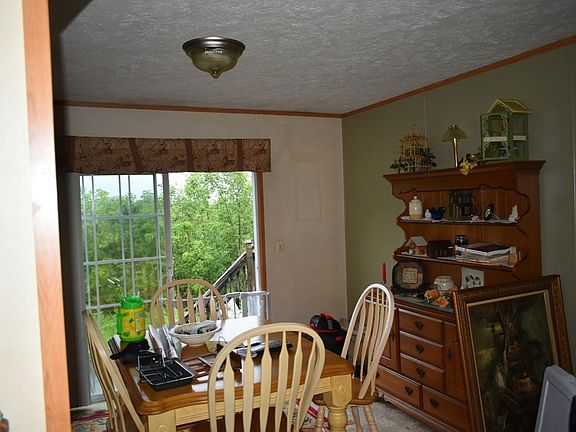 4th image of 20 Deer Haven Ln