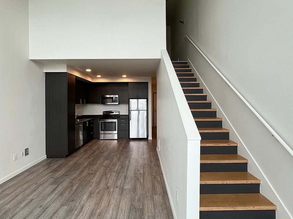 1st image of 128 Harvard Ave E #402