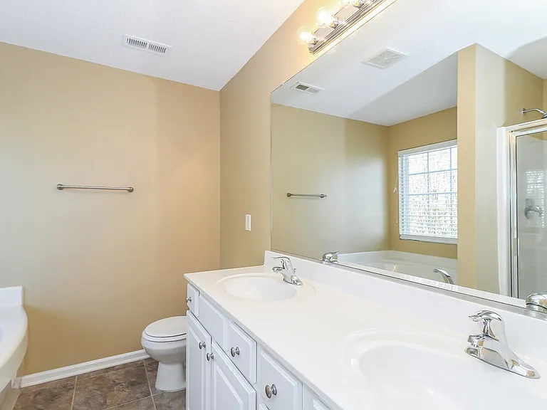 300 Creekview Dr — Photo 13