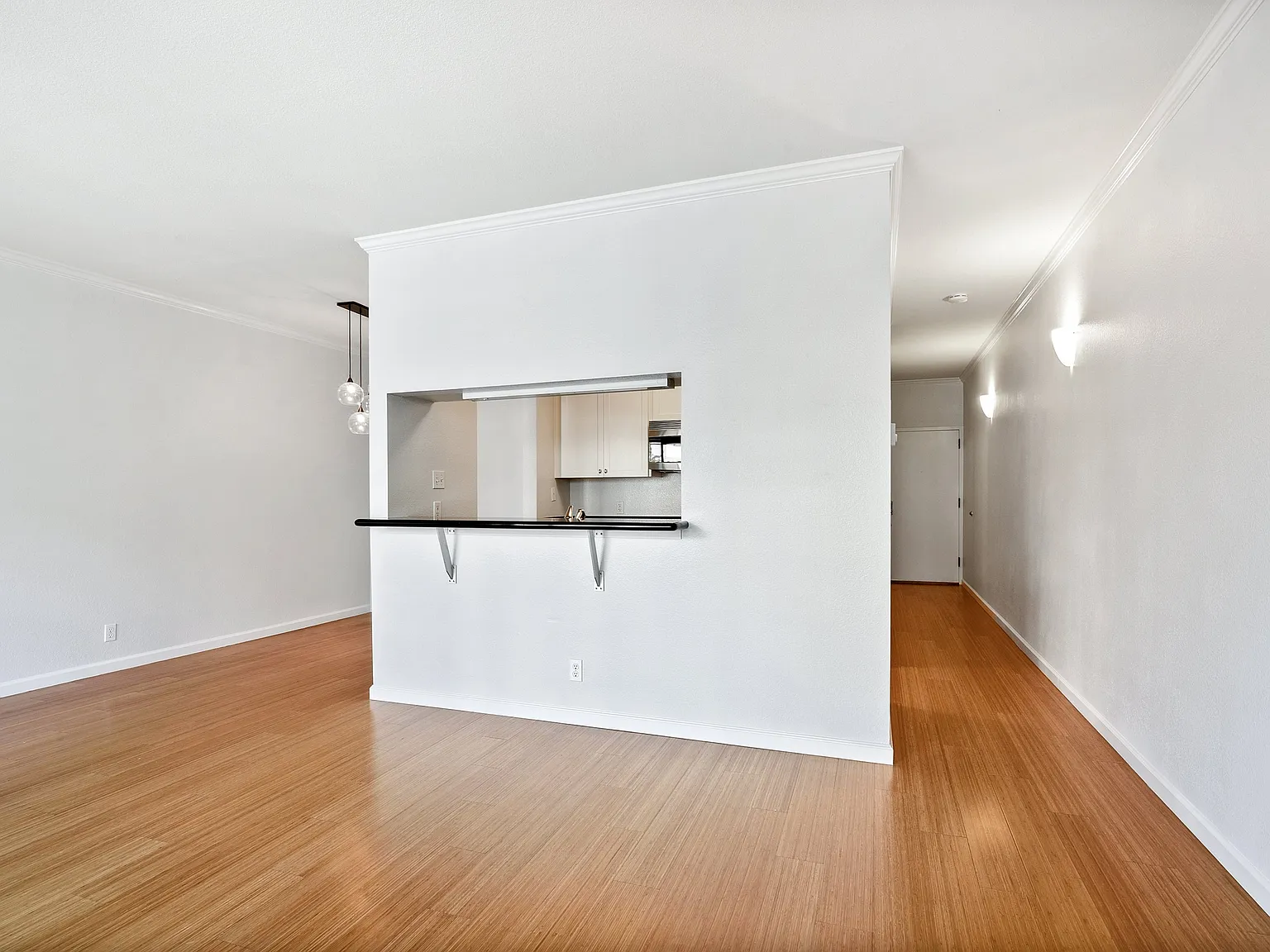 Bright Remodeled Russian Hill 1bd w/ Parking & Storage! — Photo 4