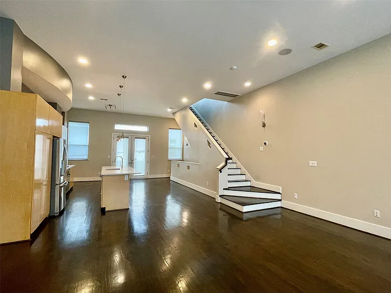 954 Patterson St — Photo 11