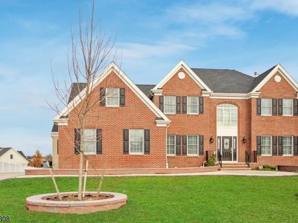 9 Latourelle Dr, Hillsborough Twp., NJ 08844