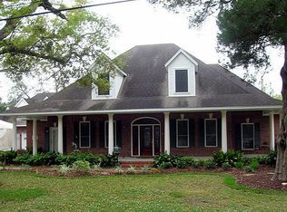 1030 S Hill St, Alvin, TX 77511