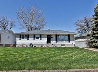 1104 E 27th St S, Lethbridge, AB T1K 2S7