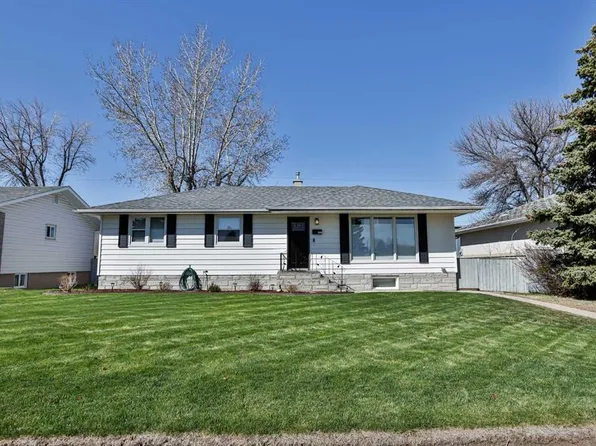 1104 E 27th St S, Lethbridge, AB T1K 2S7