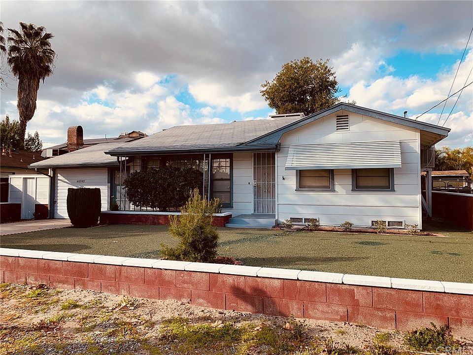 1st image of 40782 Acacia St