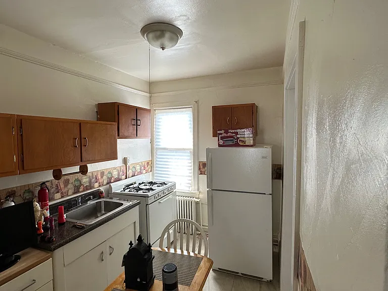 383 Ashford Ave #2R — Photo 4