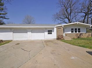 1425 Woodcrest Dr, South Bend, IN 46617