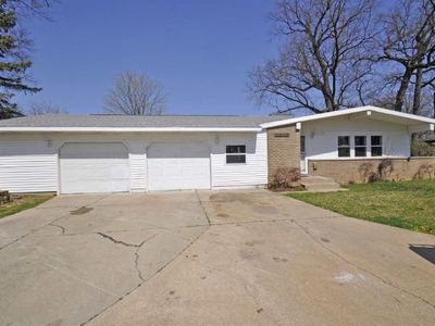 1425 Woodcrest Dr, South Bend, IN, 46617