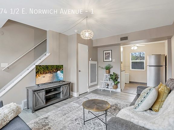 5th image of 474 1/2 E Norwich Ave #1