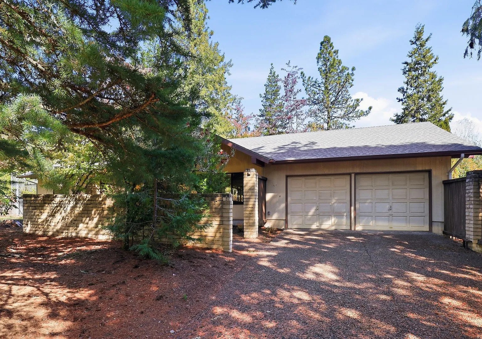 South Hills 3BD/2BA: Deck, Yard & Oversized Garage — Photo 1