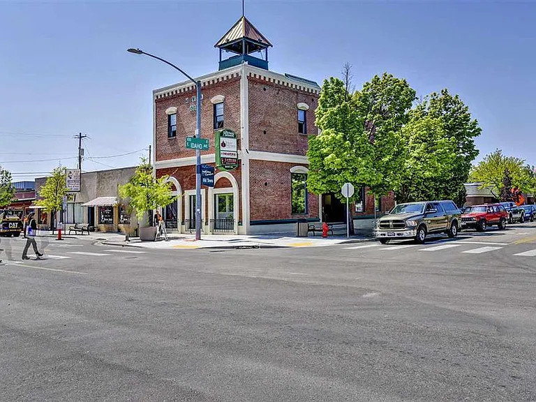 2340 N Warwick Ave — Photo 27
