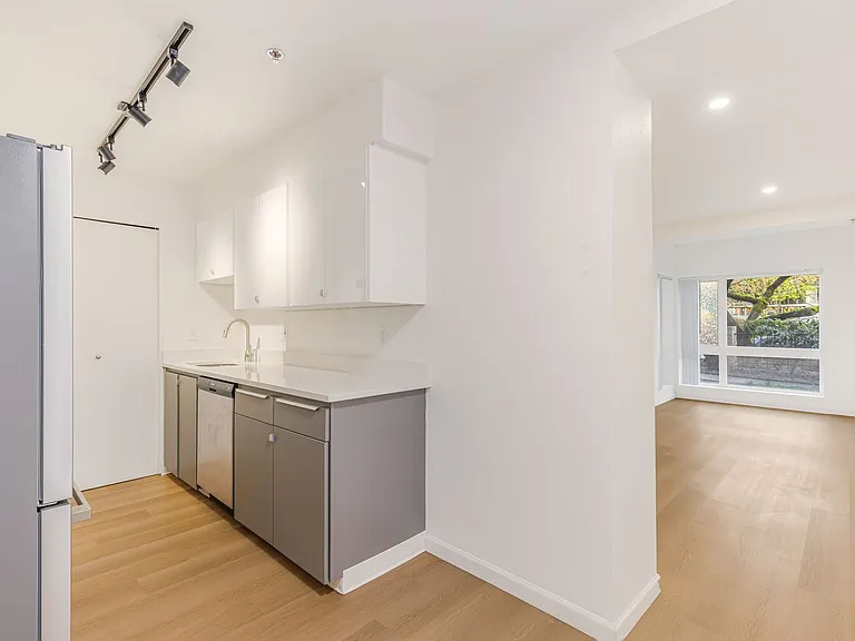 Kearney Court Apartments — Photo 8
