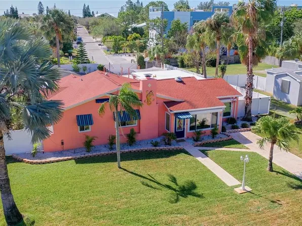 106 1st St, Belleair Beach, FL 33786