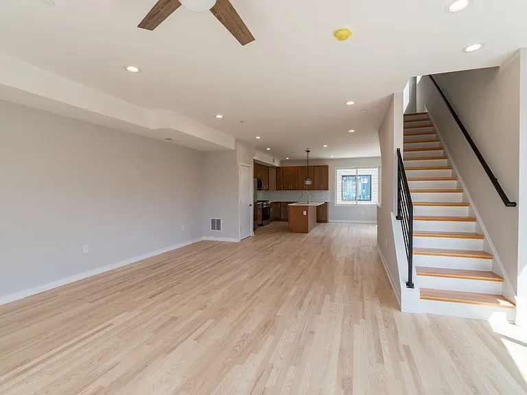 1351 S Myrtlewood St — Photo 8