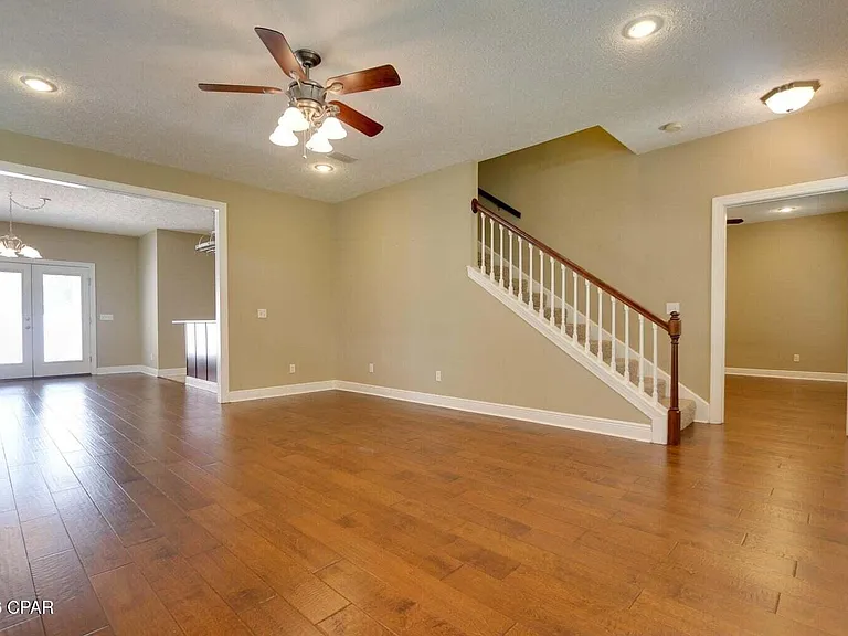 4026 Oak Forest Dr — Photo 3