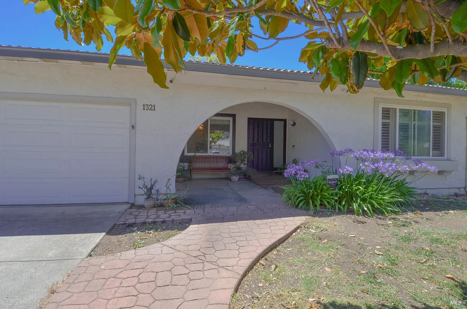 5 bed, 2.5 bath, 1962 sqft, $3,950 — Photo 1