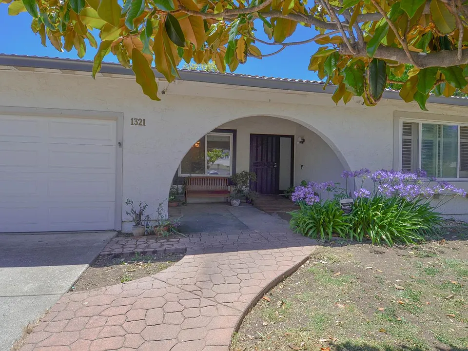 1321 Astoria Dr