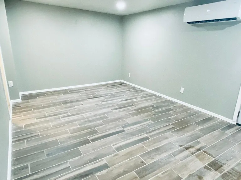 733 E McMillan Dr — Photo 1