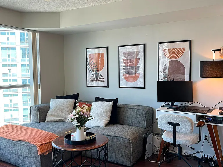 8 York St #1913 — Photo 3