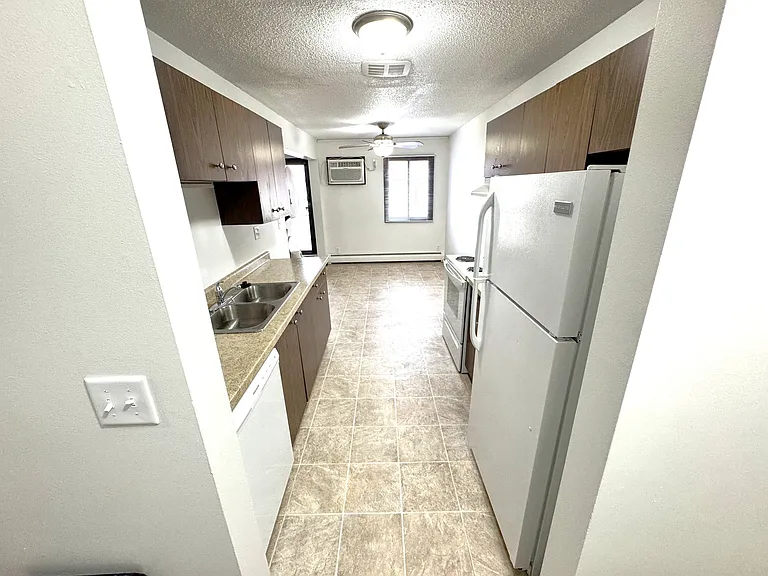 Fairway Woods Apartments — Photo 15