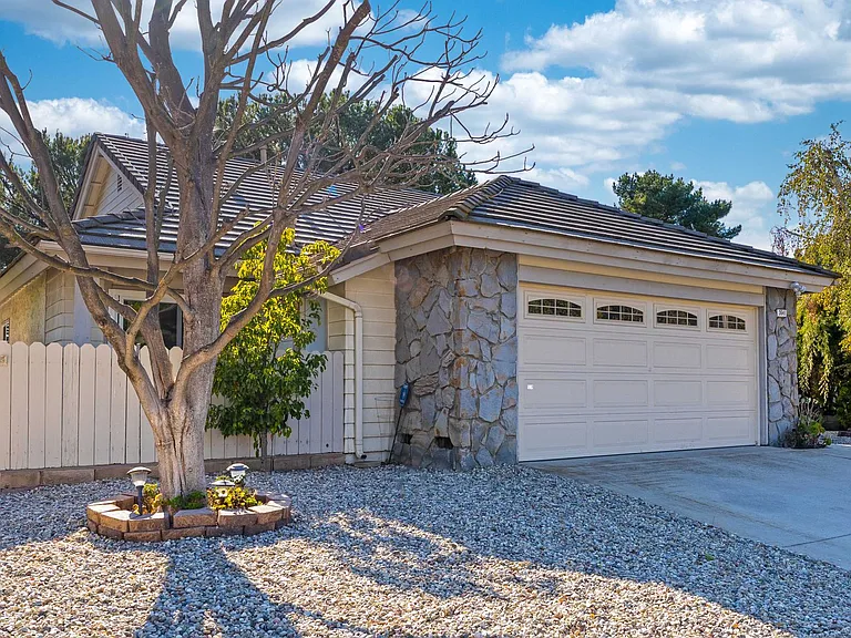 3641 Birdsong Ave — Photo 2