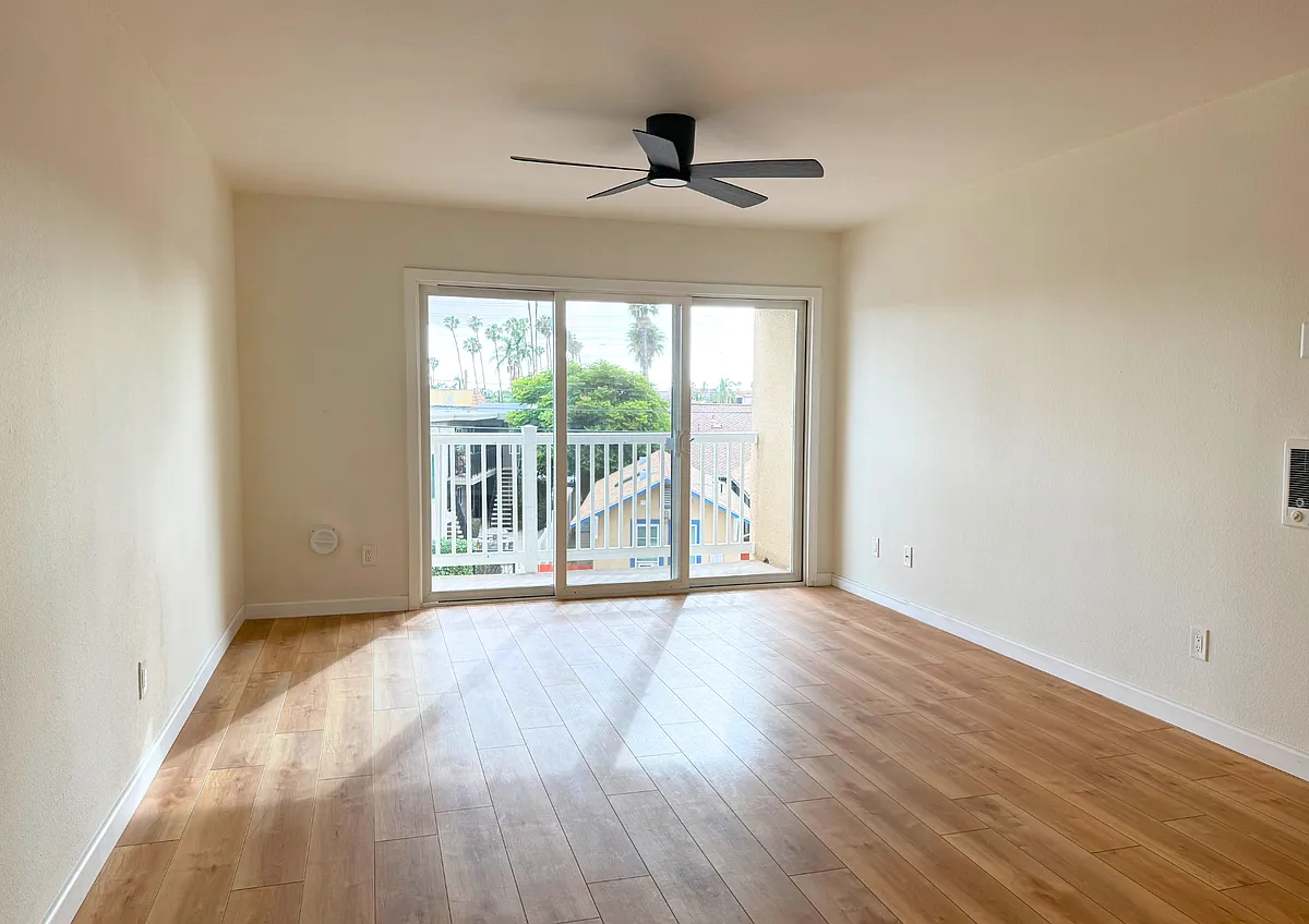 Building Photo - 3030 Suncrest Dr #605