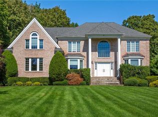 28 Stonewall Cir, West Harrison, NY
