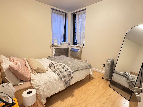 2nd image of 205 W 15th St APT 2V