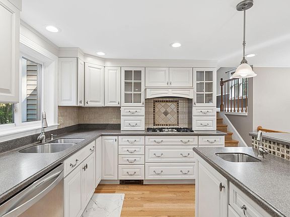 4th image of 304 Blanchard Road