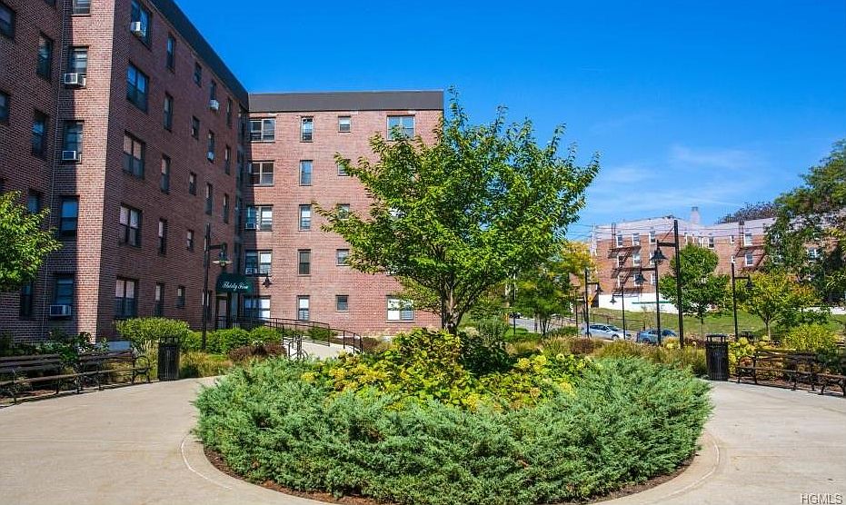 1st image of 39 Davenport Ave APT 5H