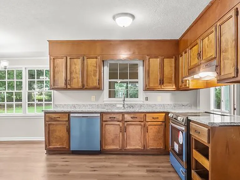 4215 Smith St — Photo 11