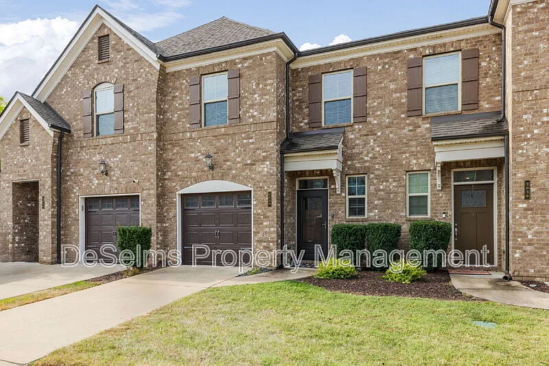 3 bed, 2.5 bath, 1734 sqft, $2,200 — Photo 3